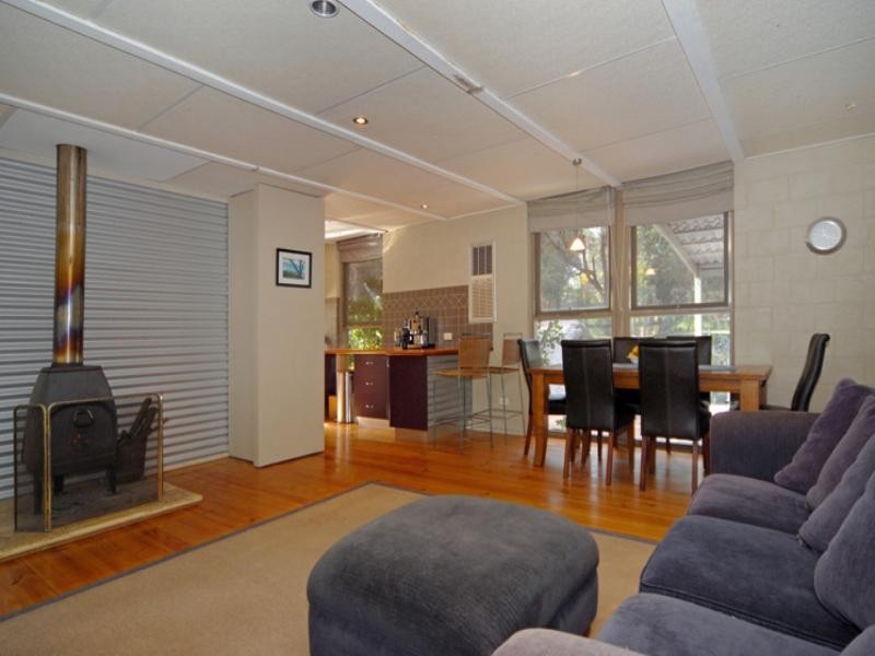 11 Vernallen Way, Lesmurdie WA 6076