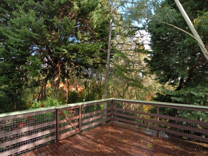 11 Vernallen Way, Lesmurdie WA 6076