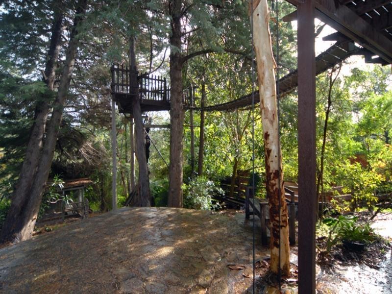 11 Vernallen Way, Lesmurdie WA 6076