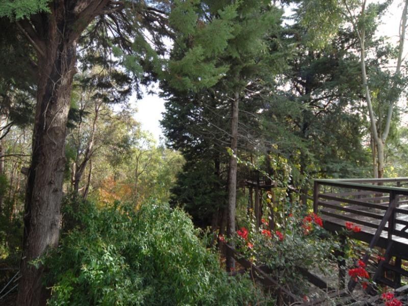 11 Vernallen Way, Lesmurdie WA 6076