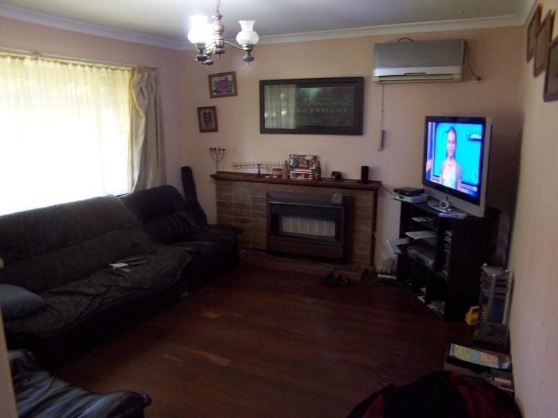 12 Oakland Avenue, Cloverdale WA 6105