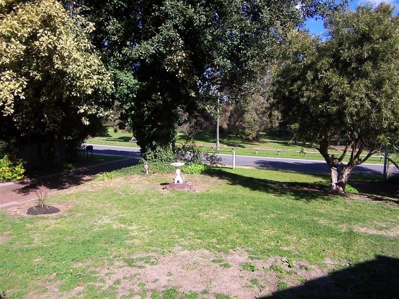 16 Fletcher Road, Lesmurdie WA 6076