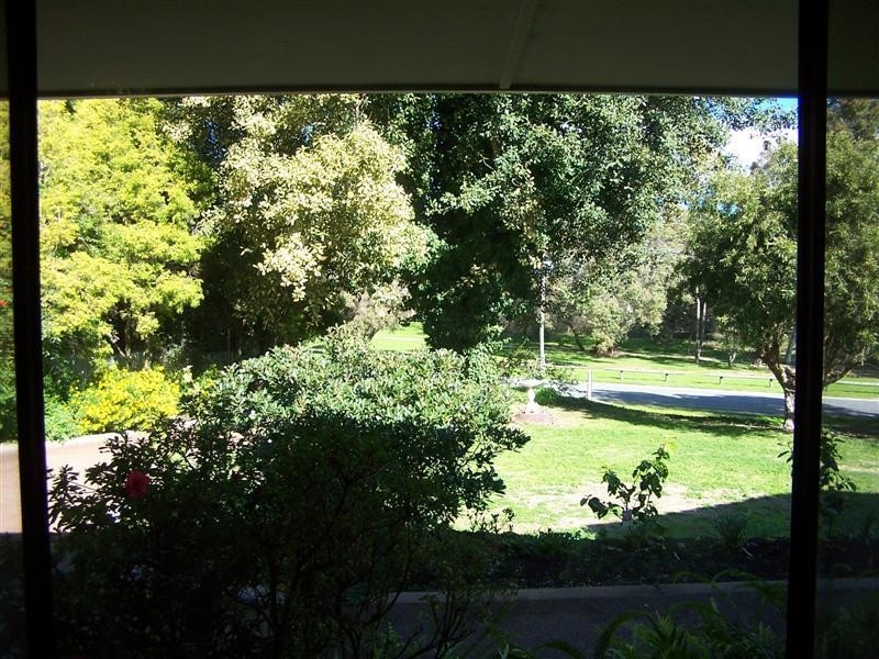 16 Fletcher Road, Lesmurdie WA 6076