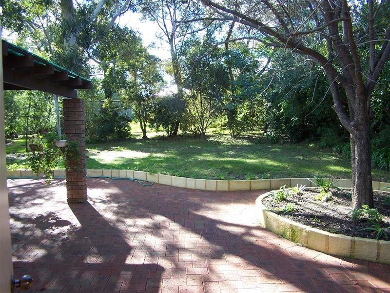 16 Fletcher Road, Lesmurdie WA 6076