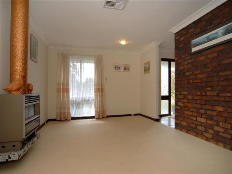 39 urch Road, Kalamunda WA 6076