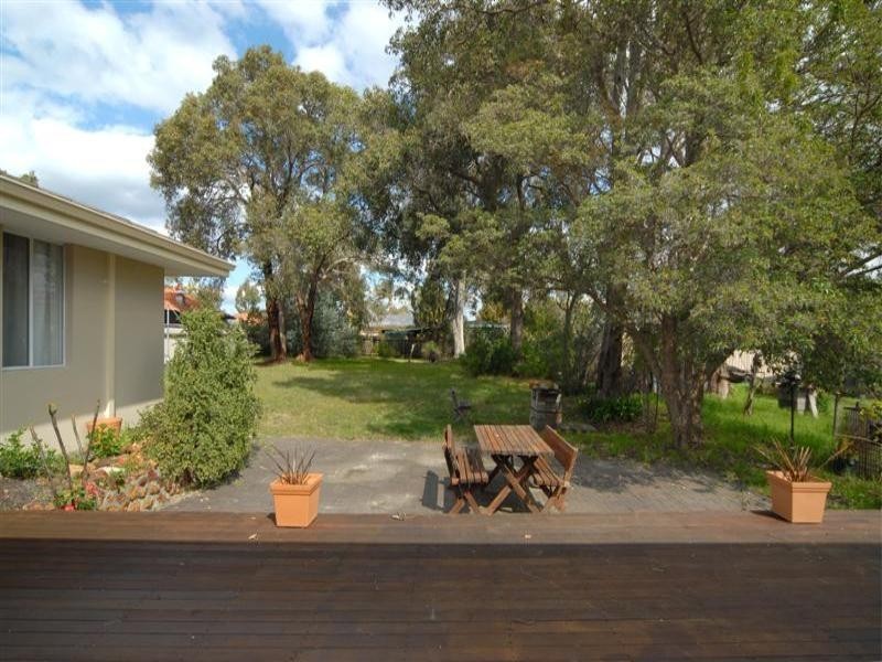 39 urch Road, Kalamunda WA 6076