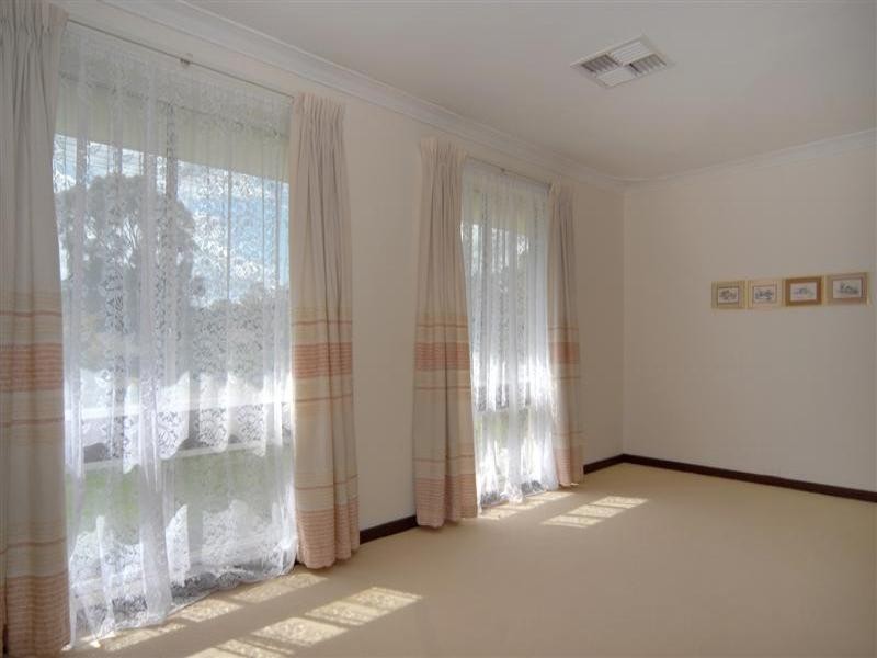 39 urch Road, Kalamunda WA 6076