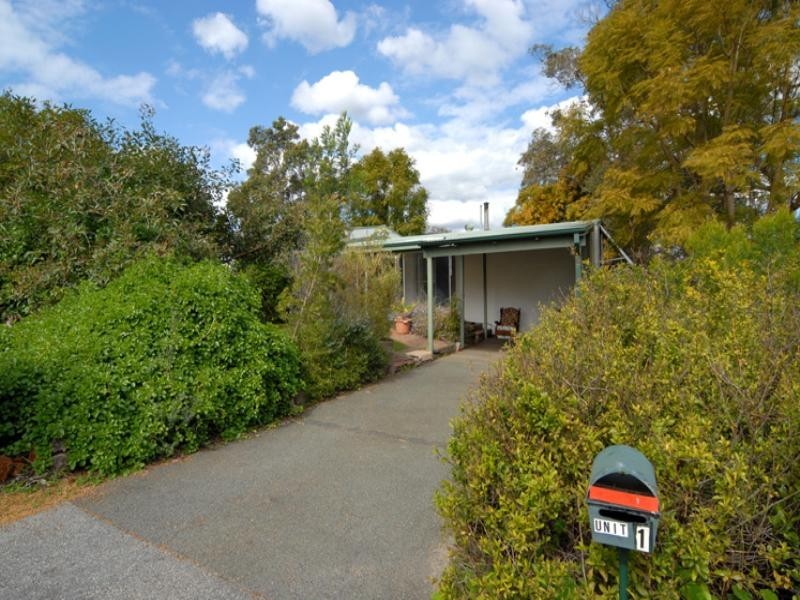 1/4 Shelley Road, Kalamunda WA 6076