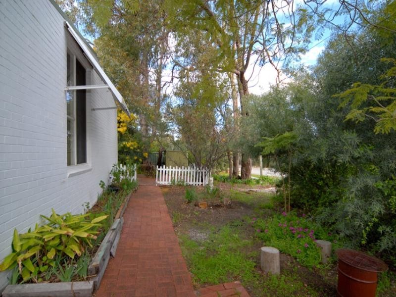 1/4 Shelley Road, Kalamunda WA 6076