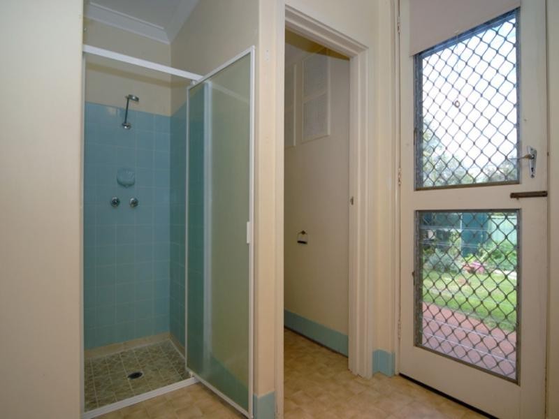 1/4 Shelley Road, Kalamunda WA 6076