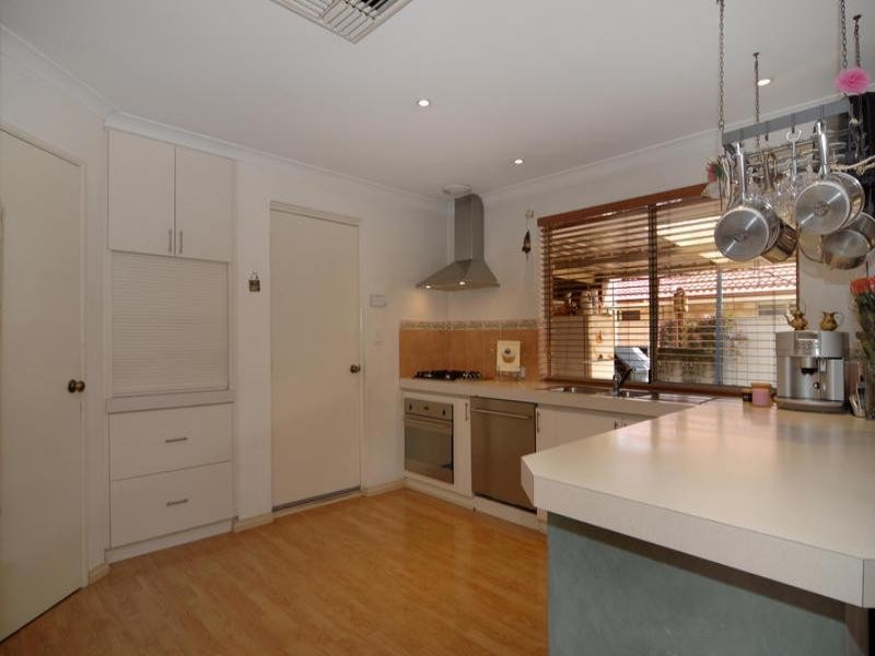 5 Doepel Way, Wattle Grove WA 6107