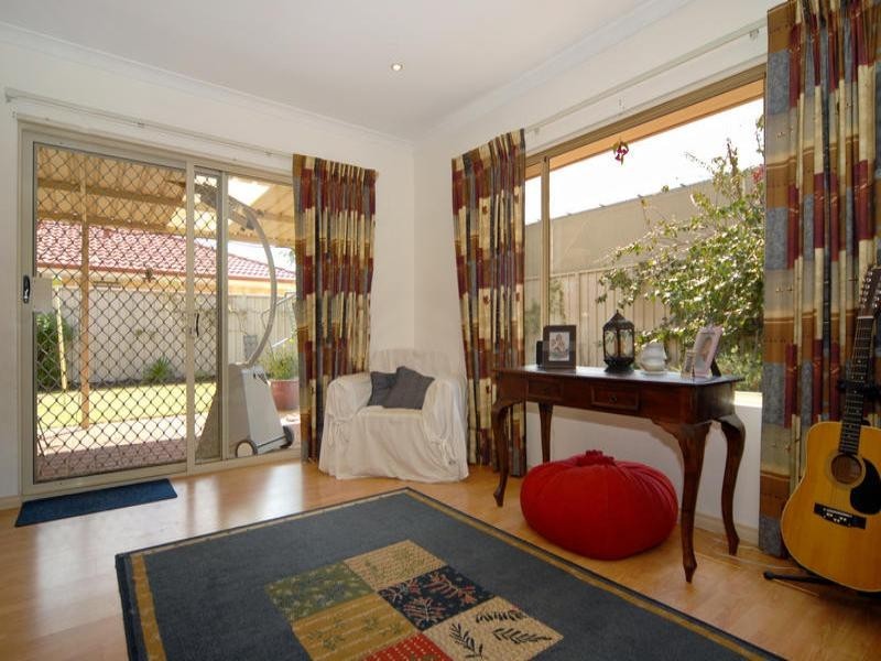 5 Doepel Way, Wattle Grove WA 6107