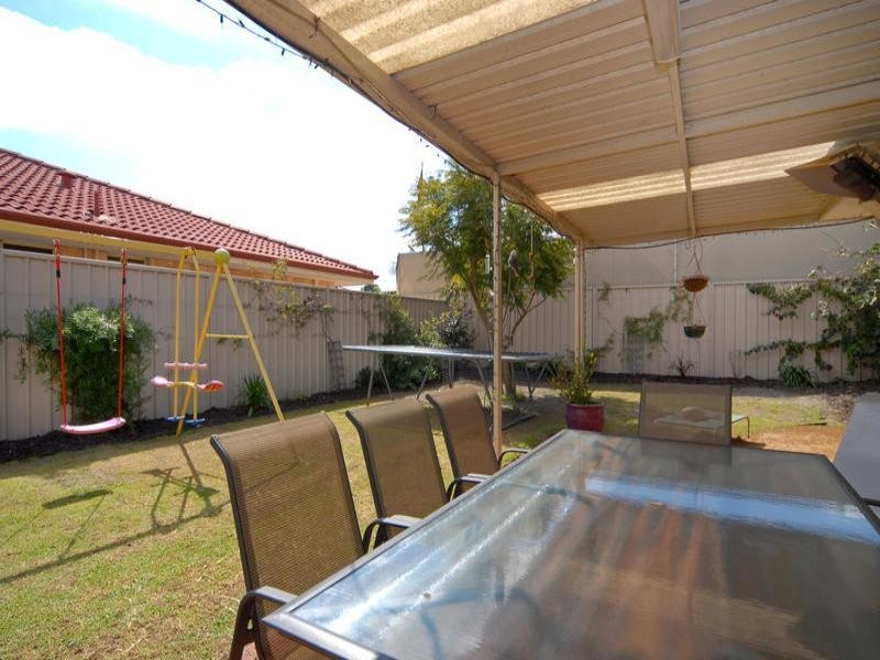 5 Doepel Way, Wattle Grove WA 6107