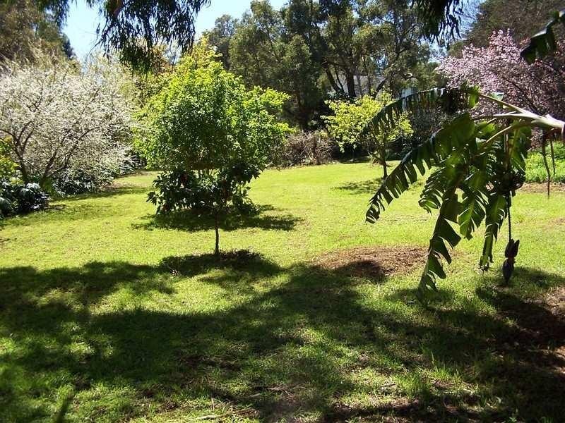 30 Marri Crescent, Lesmurdie WA 6076