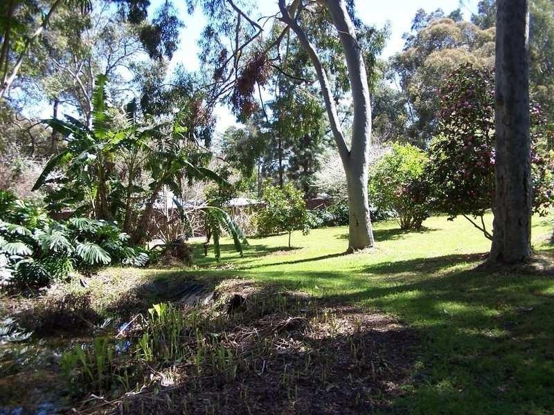 30 Marri Crescent, Lesmurdie WA 6076