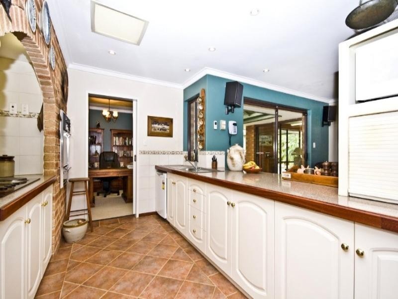 22 Cootamundra Way, Maida Vale WA 6057