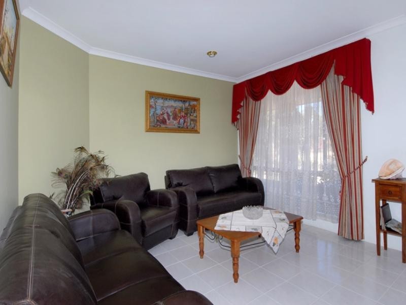 122 Victoria Road, Wattle Grove WA 6107