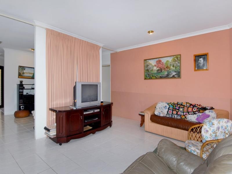 122 Victoria Road, Wattle Grove WA 6107