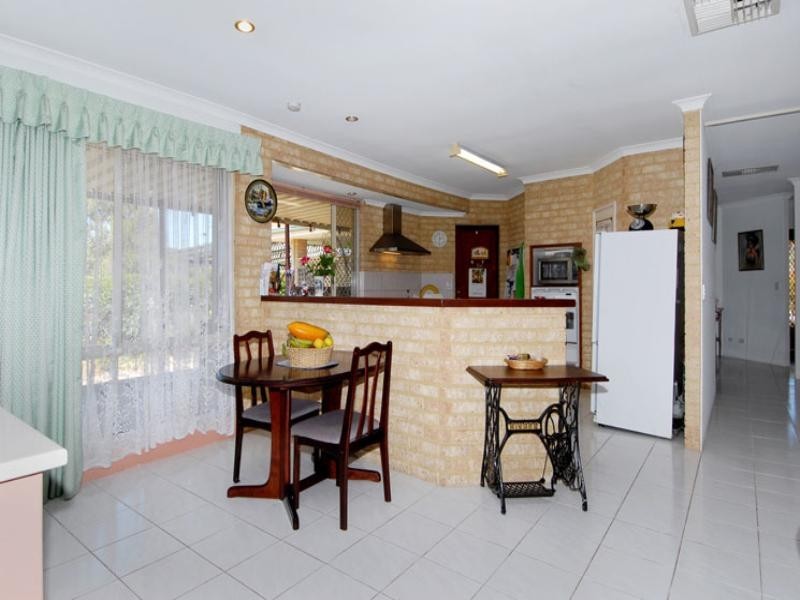 122 Victoria Road, Wattle Grove WA 6107