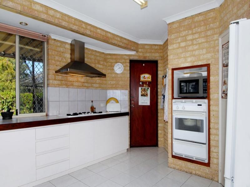 122 Victoria Road, Wattle Grove WA 6107