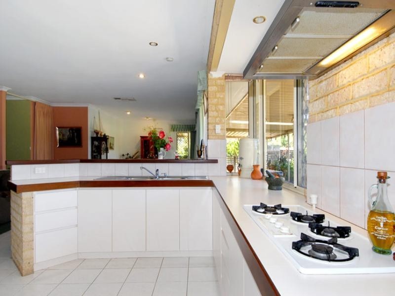 122 Victoria Road, Wattle Grove WA 6107