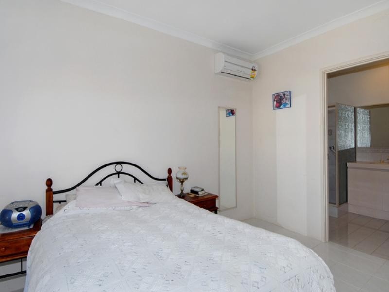 122 Victoria Road, Wattle Grove WA 6107