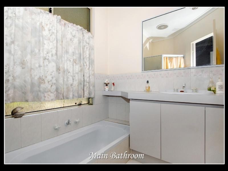 122 Victoria Road, Wattle Grove WA 6107