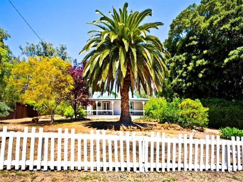 23 Lyndhurst Road, Kalamunda WA 6076