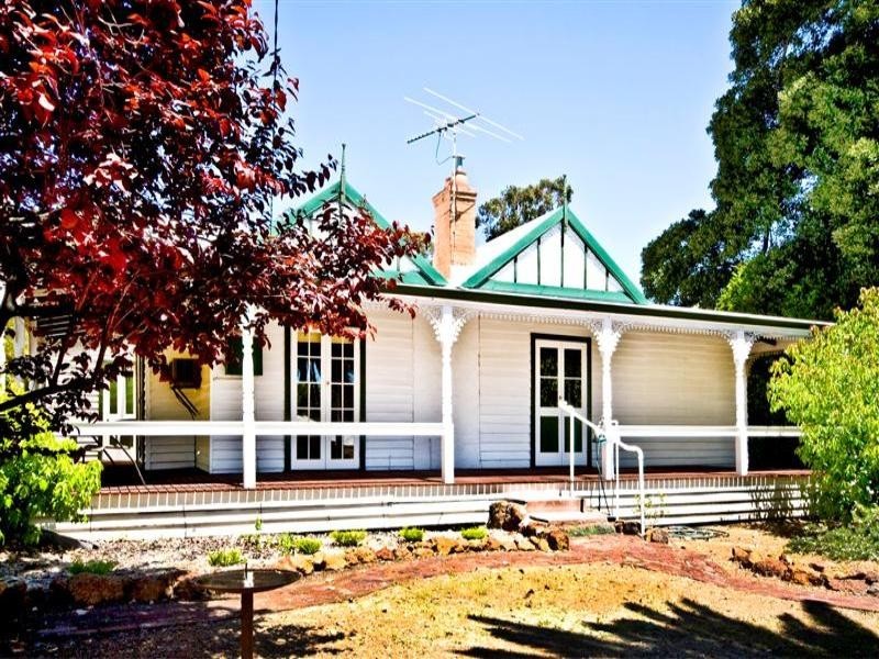 23 Lyndhurst Road, Kalamunda WA 6076