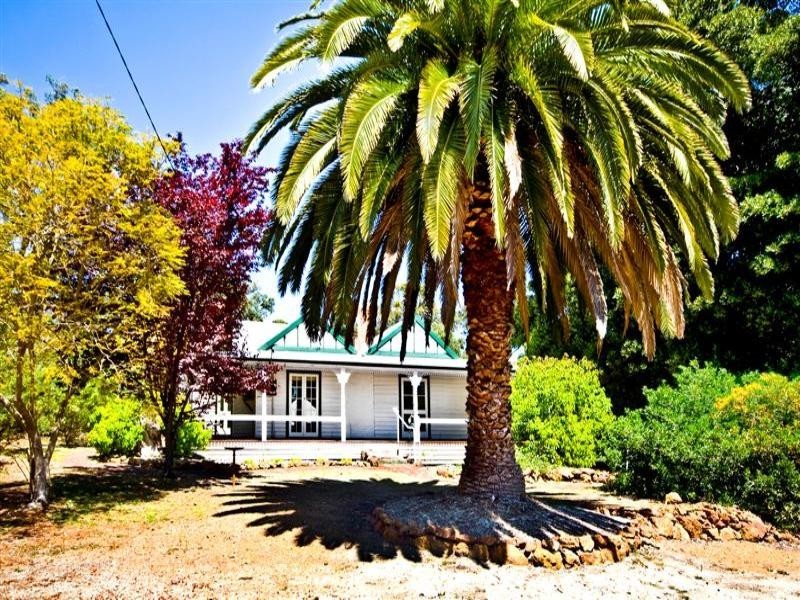 23 Lyndhurst Road, Kalamunda WA 6076