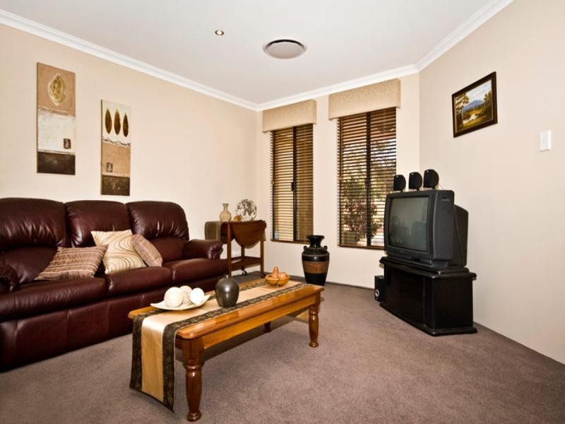 B/8 urch Road, Kalamunda WA 6076