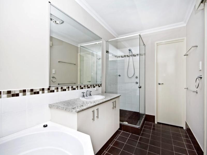 B/8 urch Road, Kalamunda WA 6076