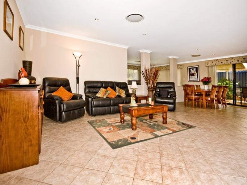 B/8 urch Road, Kalamunda WA 6076