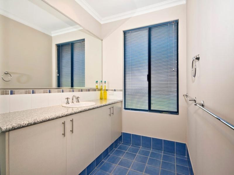 B/8 urch Road, Kalamunda WA 6076