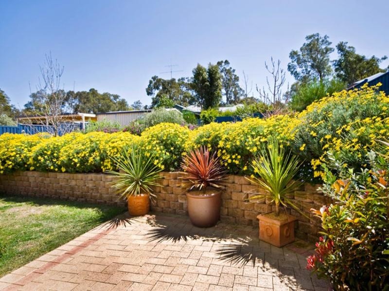 B/8 urch Road, Kalamunda WA 6076