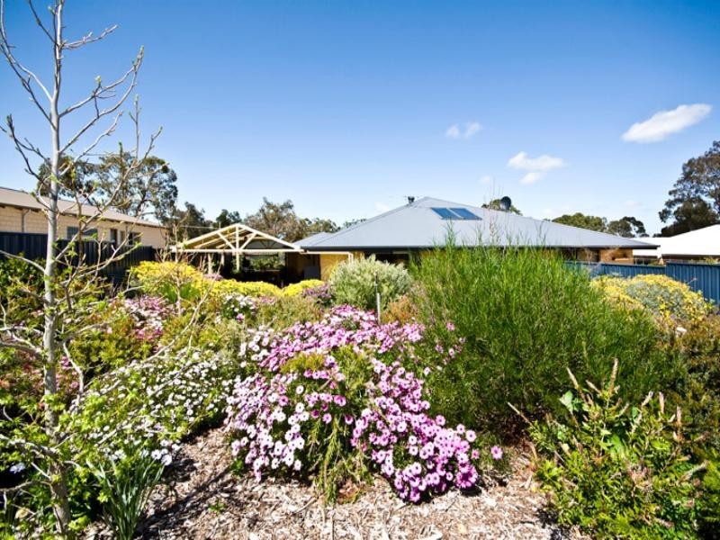 B/8 urch Road, Kalamunda WA 6076