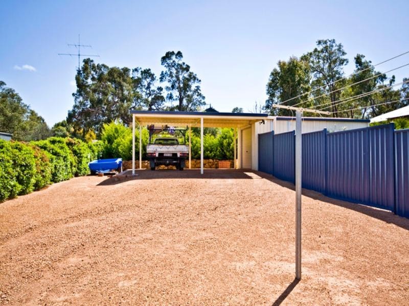 B/8 urch Road, Kalamunda WA 6076