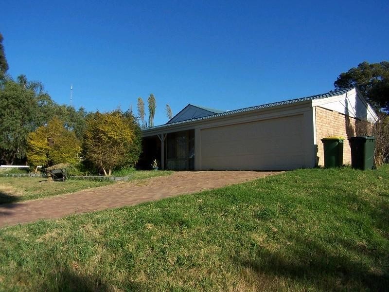 24 rootes Road, Lesmurdie WA 6076