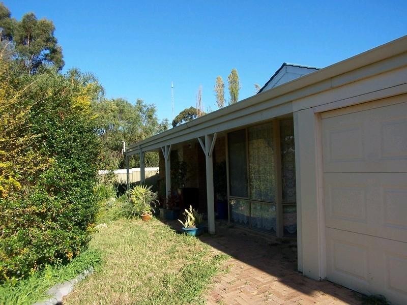 24 rootes Road, Lesmurdie WA 6076