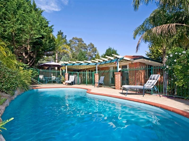 7 Burns Road, Kalamunda WA 6076