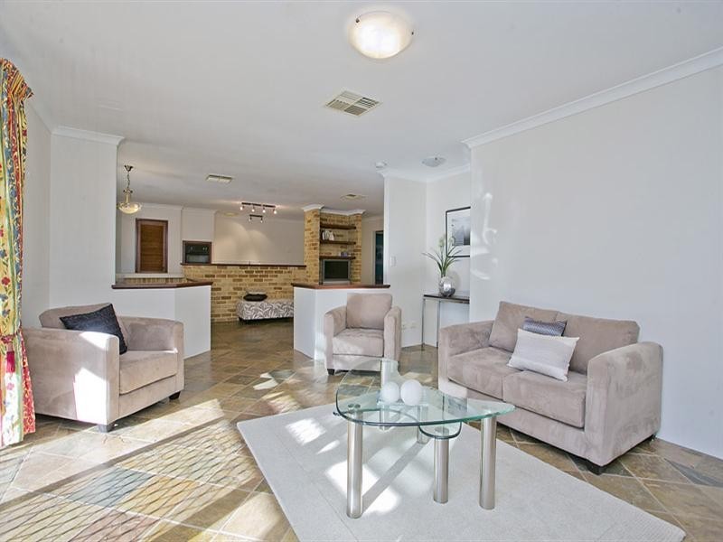 7 Burns Road, Kalamunda WA 6076