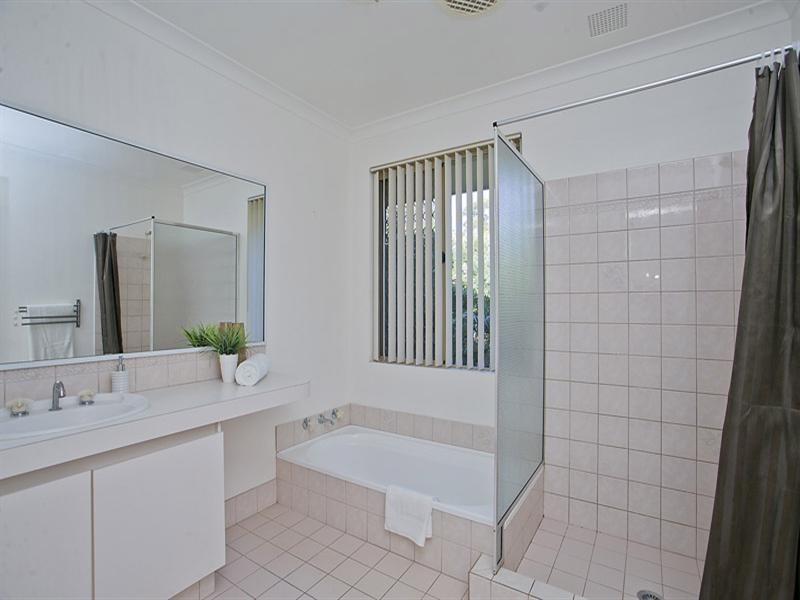 7 Burns Road, Kalamunda WA 6076