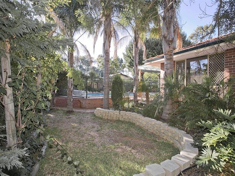 7 Burns Road, Kalamunda WA 6076