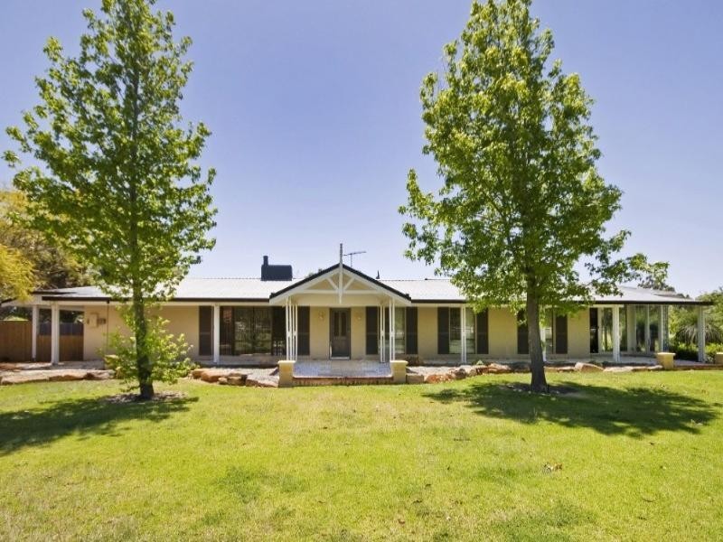 36 Victoria Road, Wattle Grove WA 6107