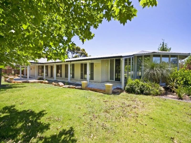 36 Victoria Road, Wattle Grove WA 6107