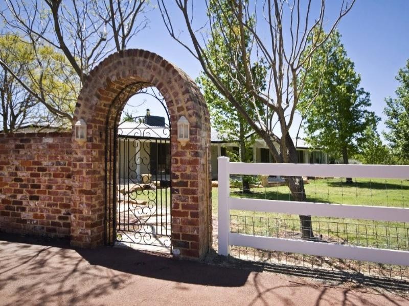 36 Victoria Road, Wattle Grove WA 6107