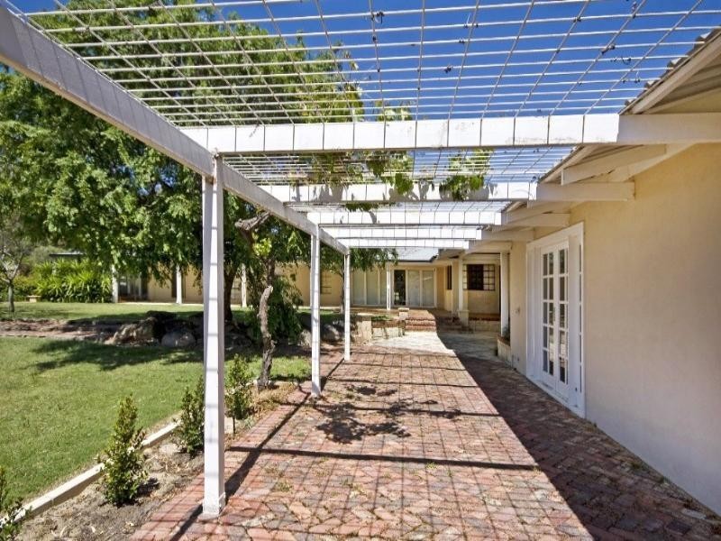 36 Victoria Road, Wattle Grove WA 6107