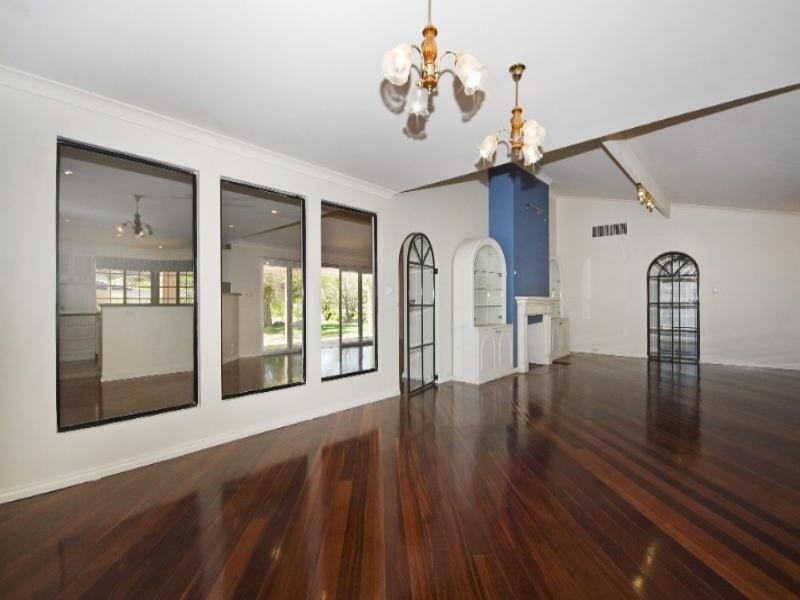 36 Victoria Road, Wattle Grove WA 6107