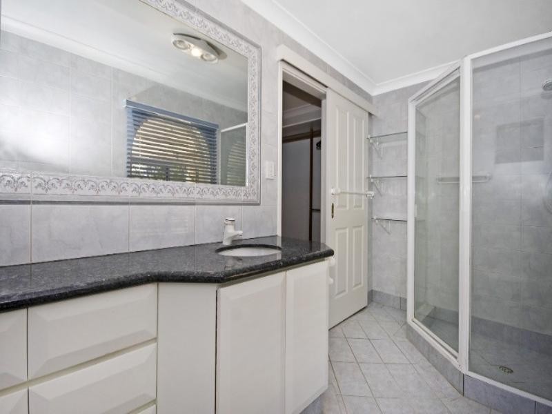 36 Victoria Road, Wattle Grove WA 6107