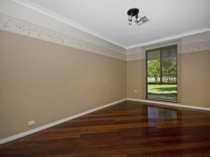 36 Victoria Road, Wattle Grove WA 6107